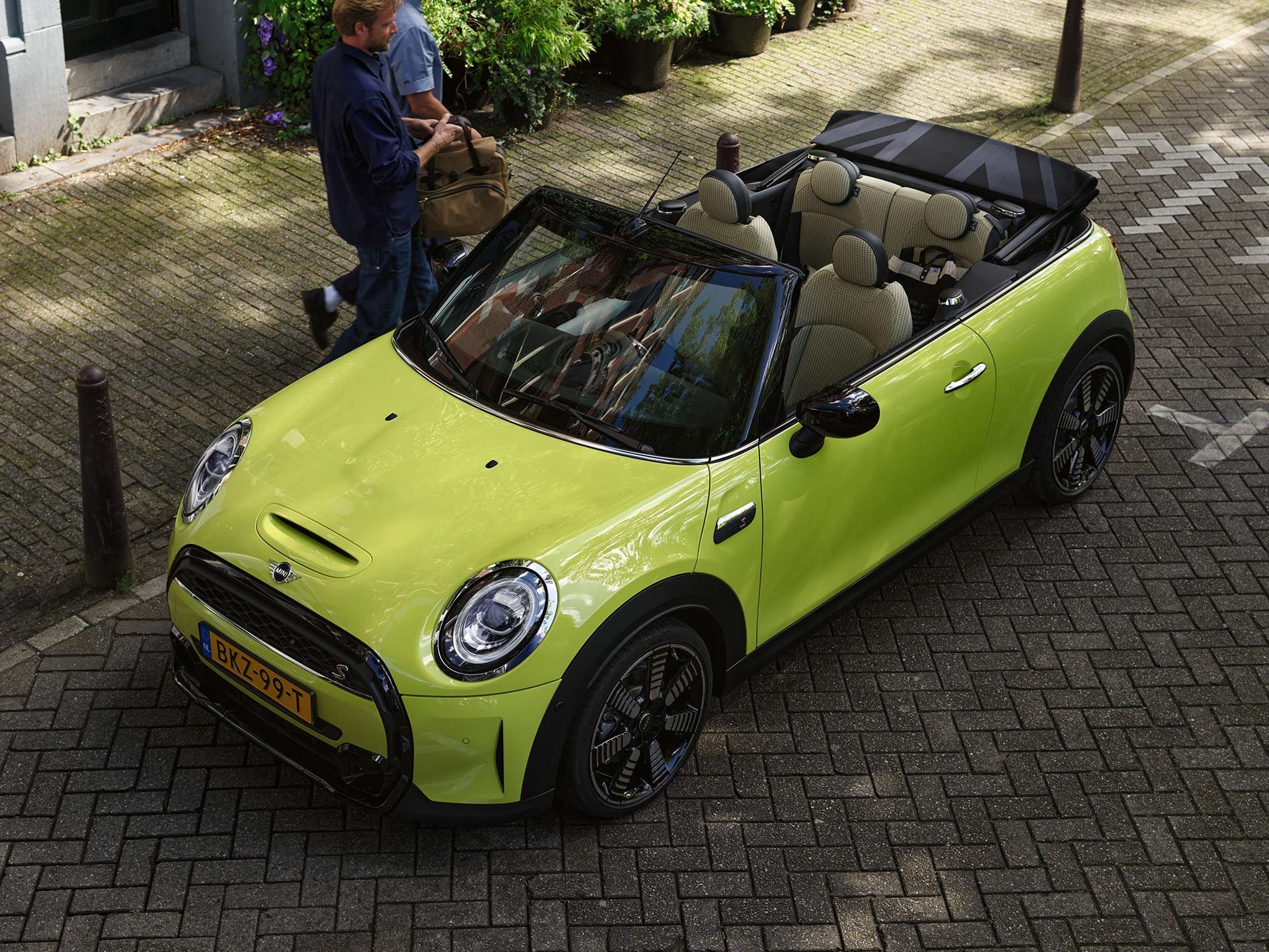 The New MINI Convertible – 存分に、個性を表現しよう